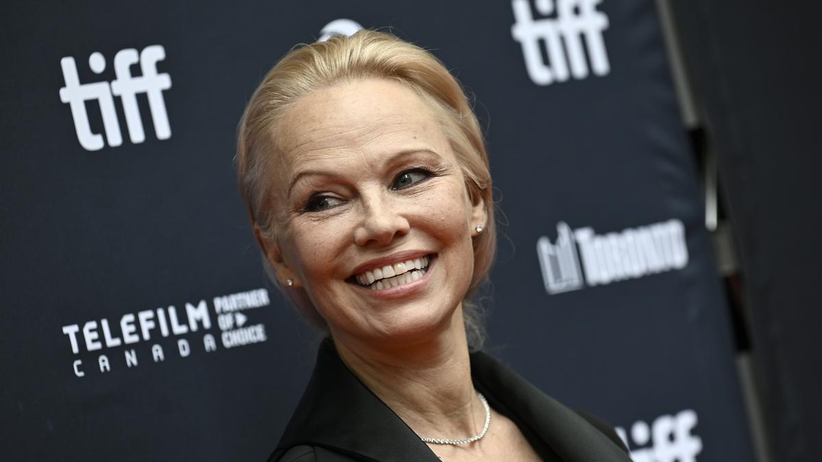 Pamela Anderson takes a bow at TIFF for ’The Last Showgirl’ – EnseMedia