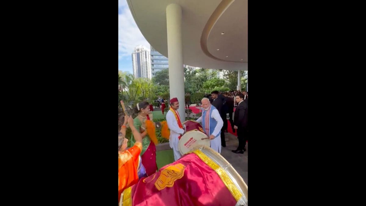 Unbelievable: PM Modi Plays Drum in Singapore Visit